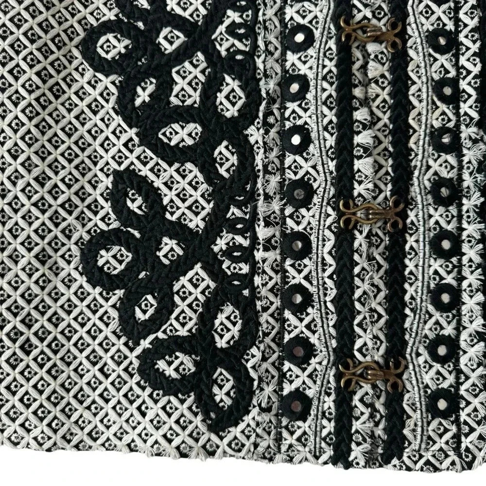 FARM Rio Abstract Black and White Geometric Woven Cardigan - Picture 8 of 14
